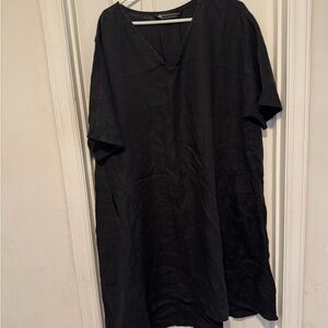 Black Short Sleeve Dress with Classic Crew Neck